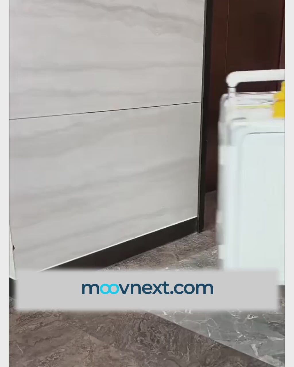 Démonstration valise rigide Élite Front Connect Lifestyle, design premium et roues silencieuses- MoovNext